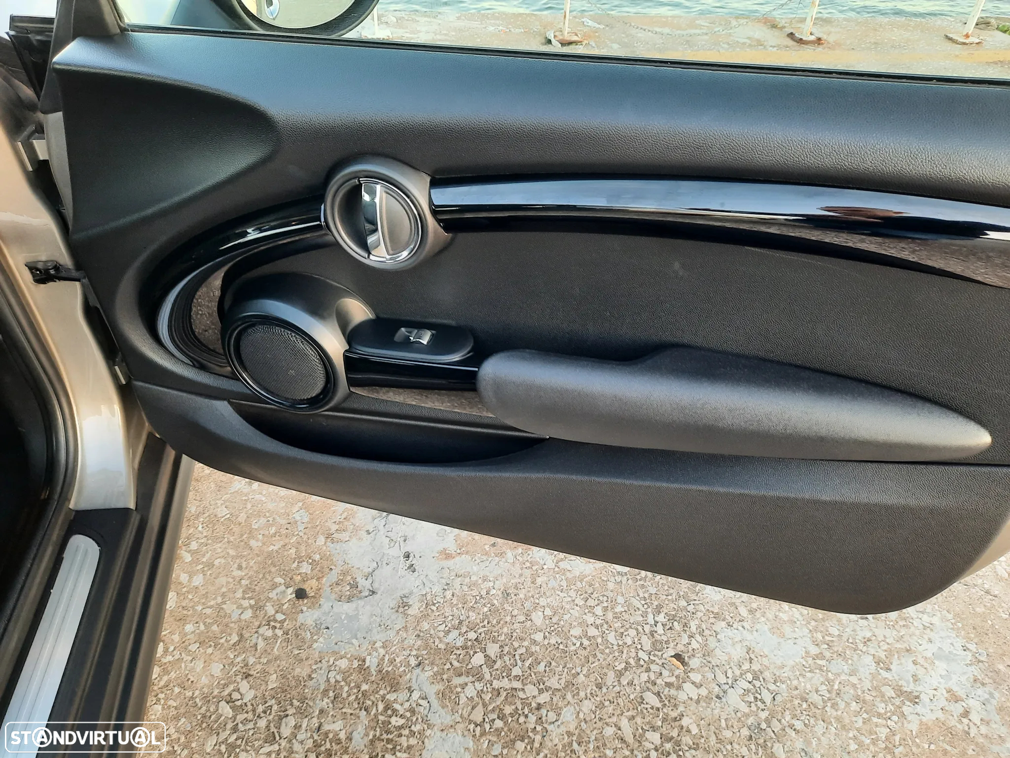 MINI 3 Portas One D - 16