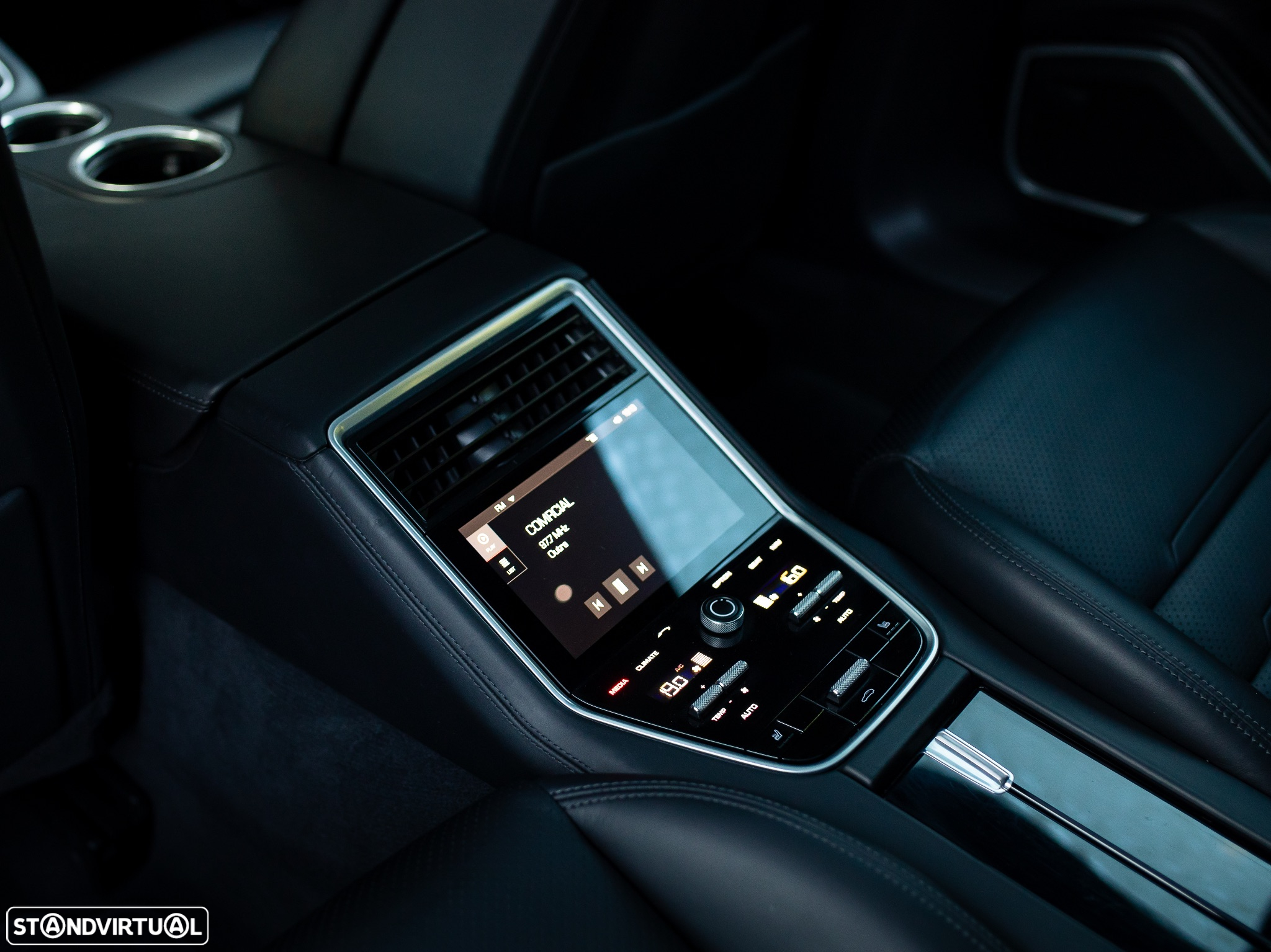 Porsche Panamera 4 E-Hybrid - 24