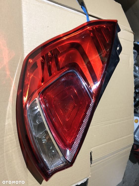 Lampa tylnią lewa ford fiesta - 1