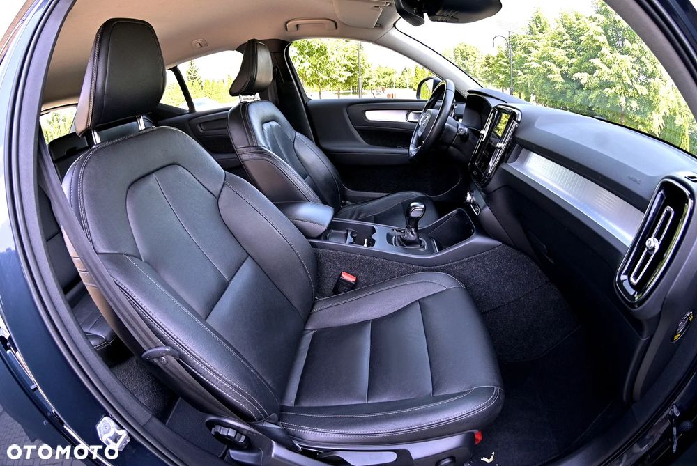 Volvo XC 40 T3 Momentum Pro - 25
