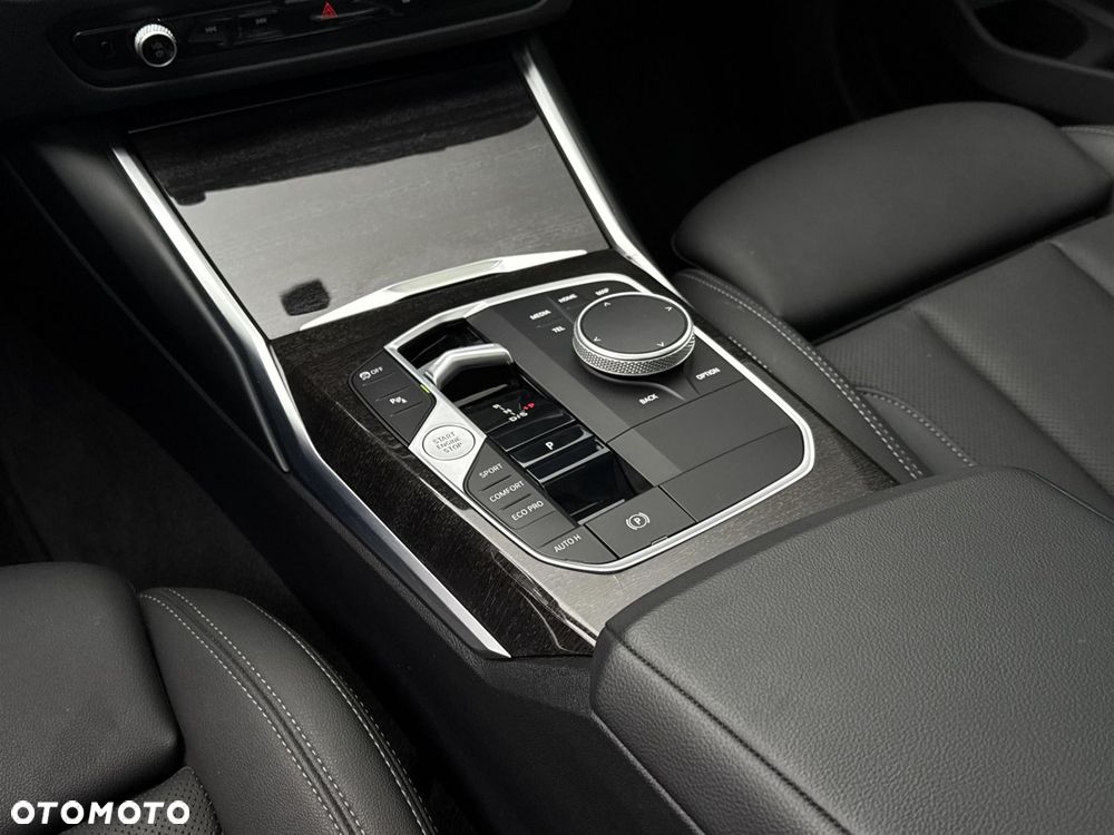 BMW Seria 3 320d xDrive - 16