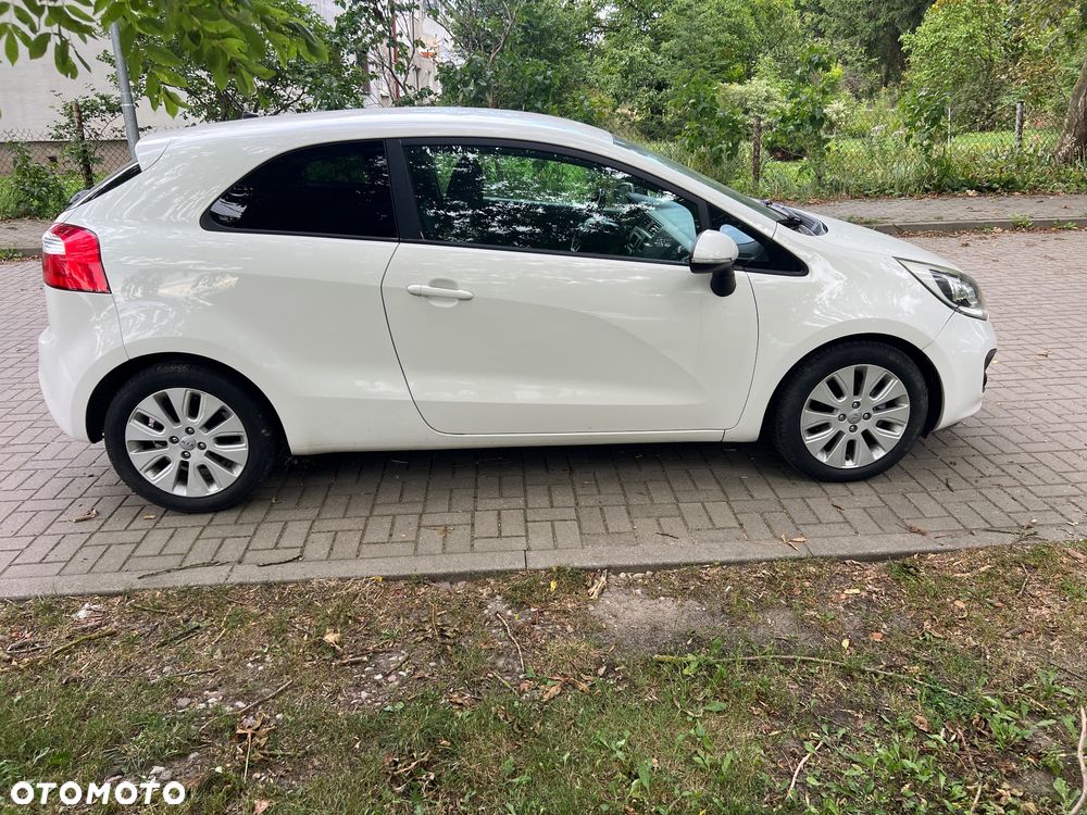 Kia Rio 1.2 L - 4