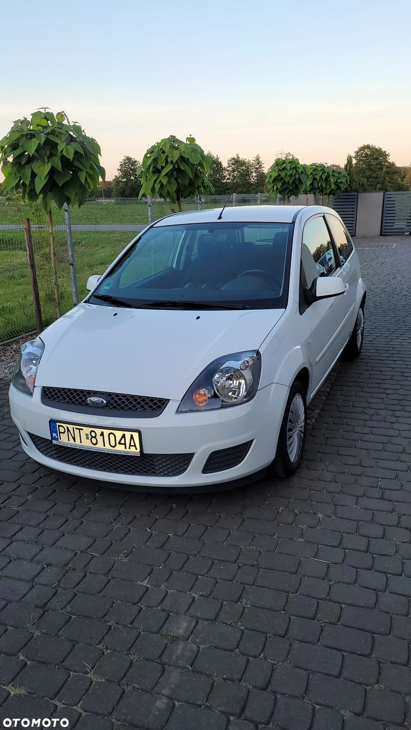 Ford Fiesta 1.3 Ambiente - 2