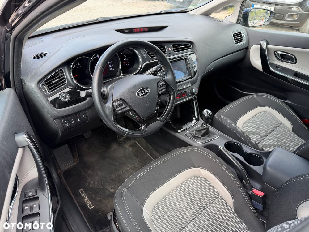 Kia Ceed 1.4 CVVT ISG Dream Team Edition - 36
