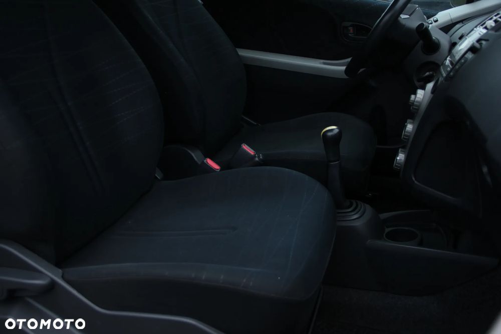 Toyota Yaris - 30