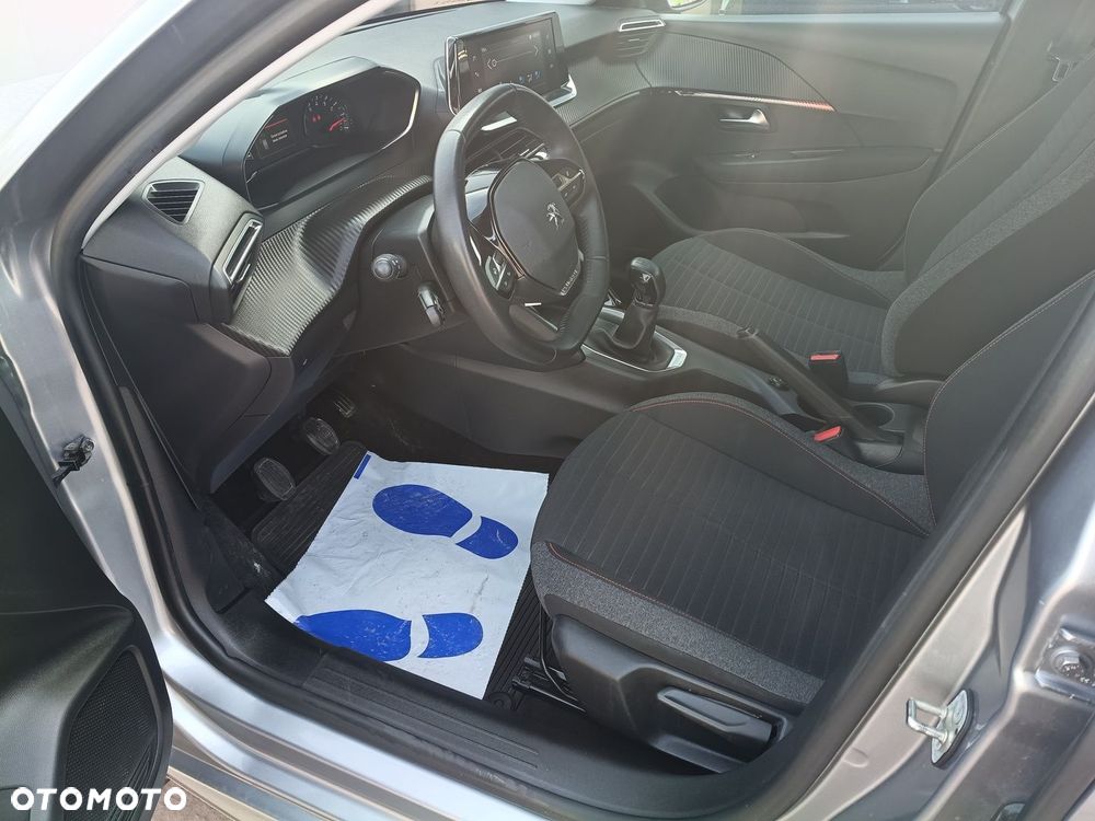 Peugeot 208 - 14