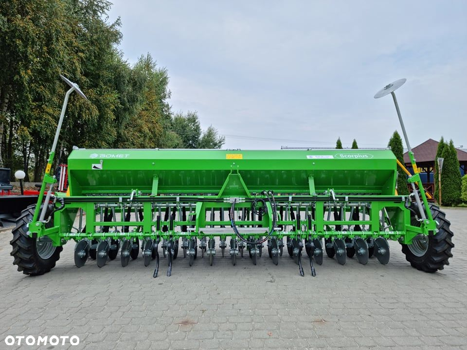 Siewnik rzędowy uniwersalny zbożowy stopkowy talerzowy Scorpius Bomet - 2