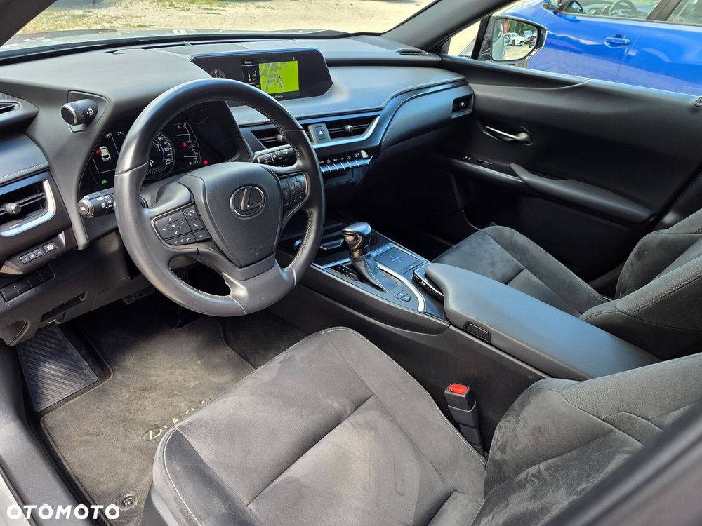 Lexus UX - 10