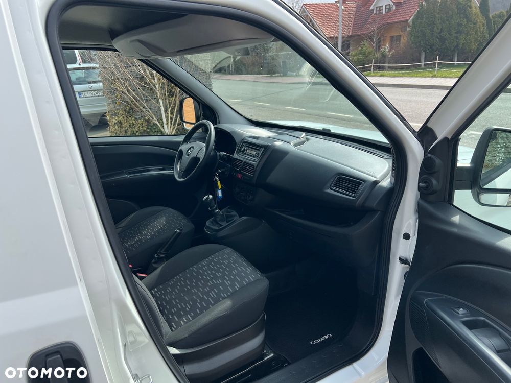 Opel COMBO - 23