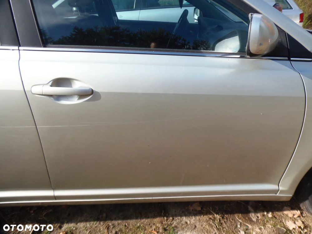 DRZWI PRAWY PRZÓD TOYOTA AVENSIS T25 KOMBI KOD 1C0 - 2