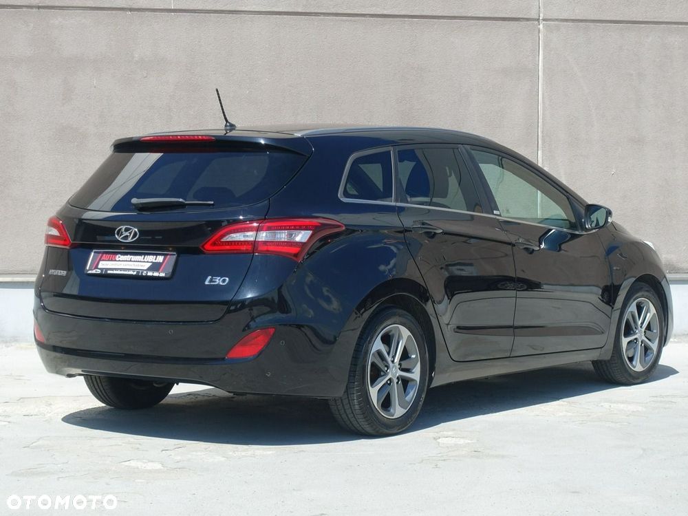 Hyundai i30 blue Kombi 1.4 Passion - 10