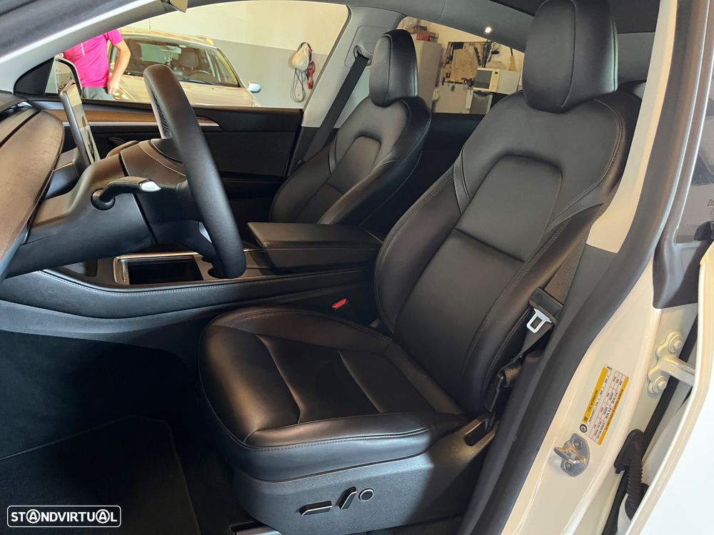 Tesla Model Y Long Range Dual Motor AWD - 14