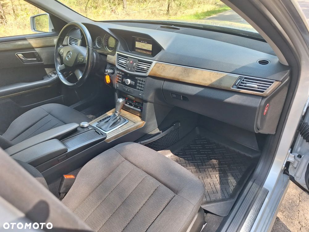 Mercedes-Benz Klasa E 200 CGI BlueEFFICIENCY 7G-TRONIC Elegance - 16