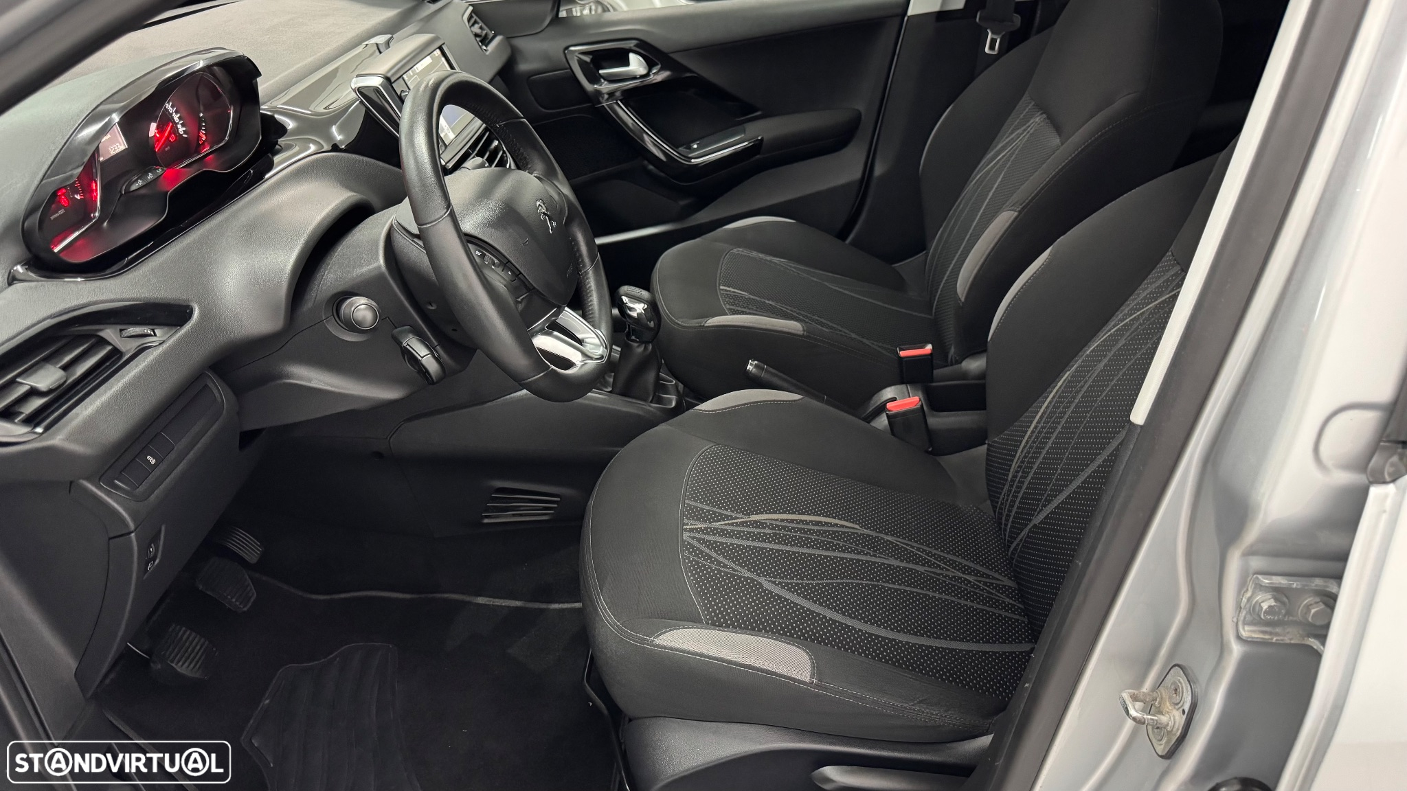 Peugeot 208 1.2 VTi Allure - 23