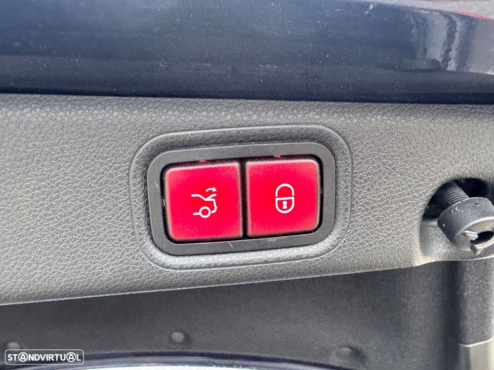 Mercedes-Benz E 300 de AMG Line - 34