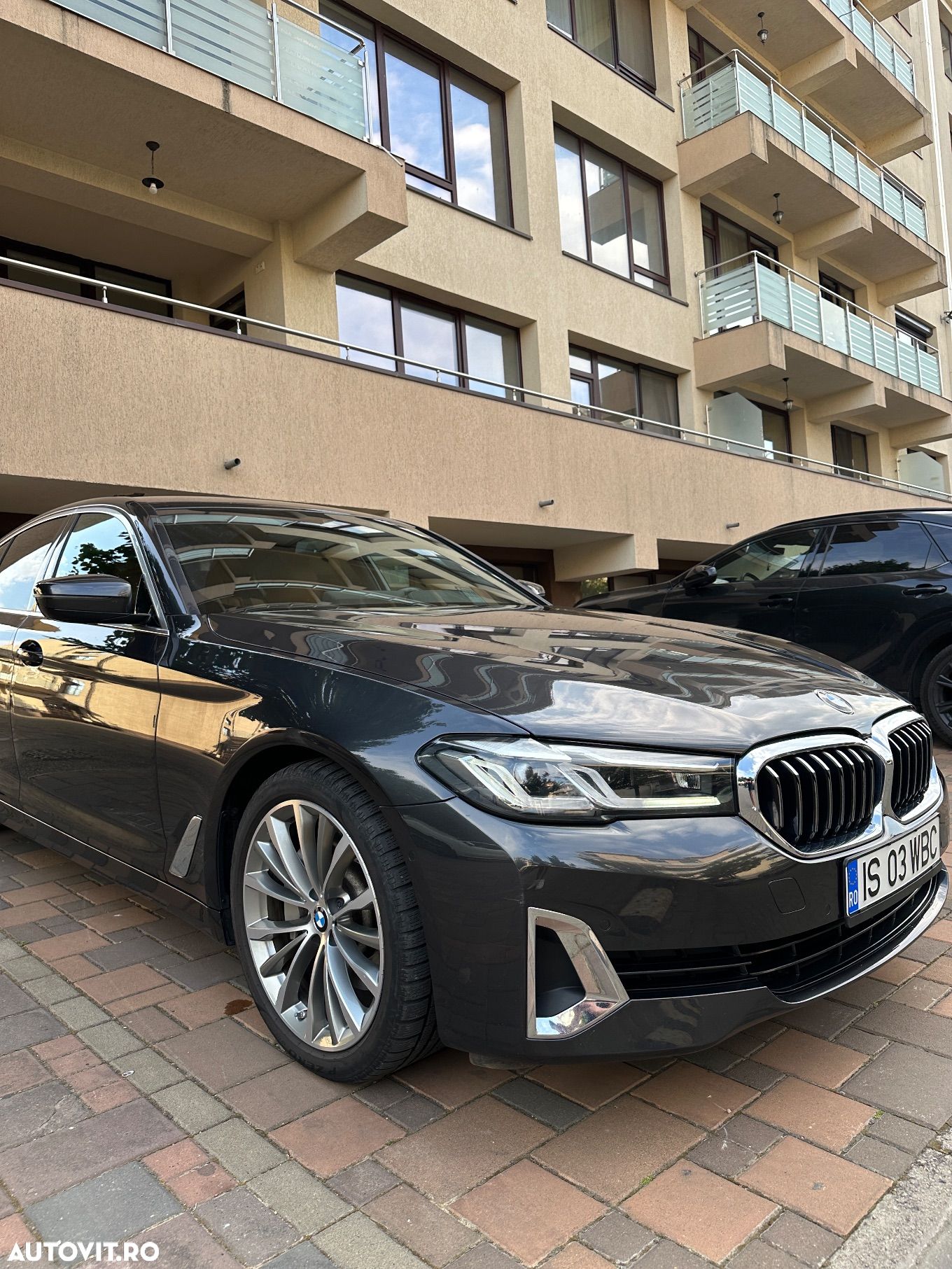BMW Seria 5 530i xDrive AT MHEV - 1