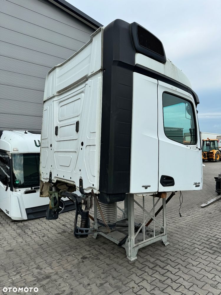 Kompletny szkielet kabiny sypialnej Mercedes Actros 2545 MP4, drzwi, maska - 4