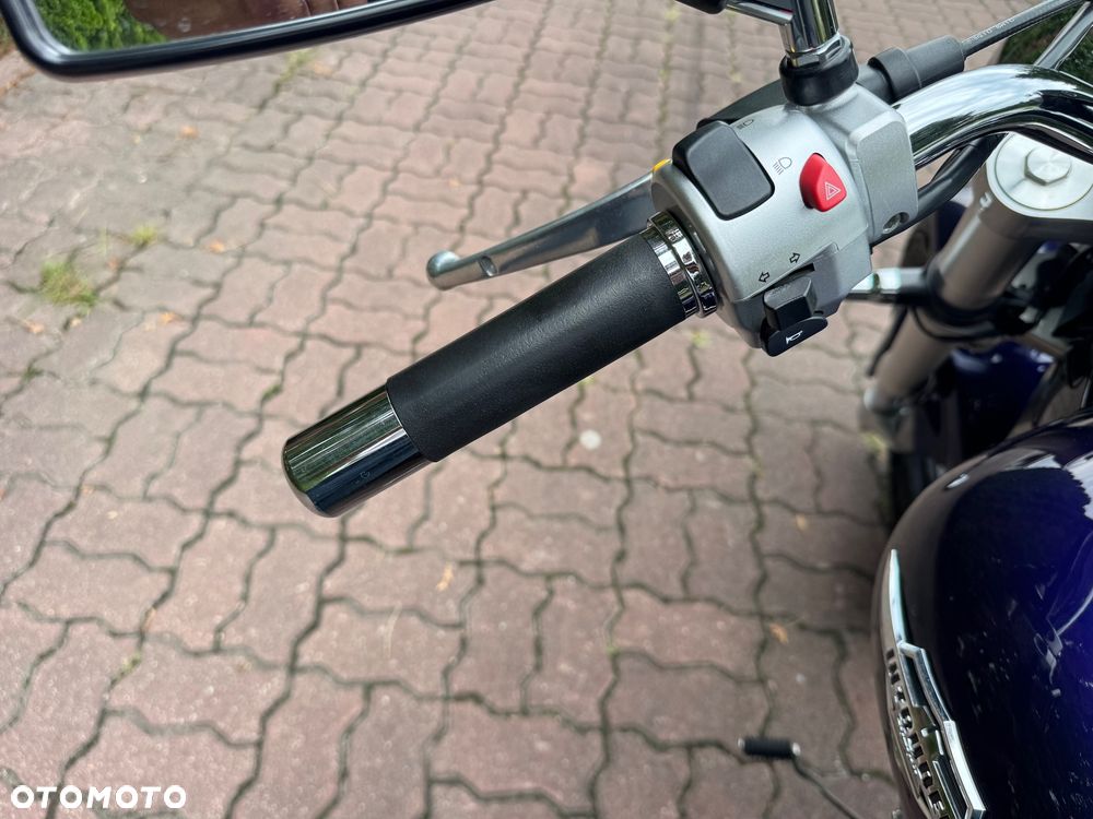 Suzuki Intruder - 22