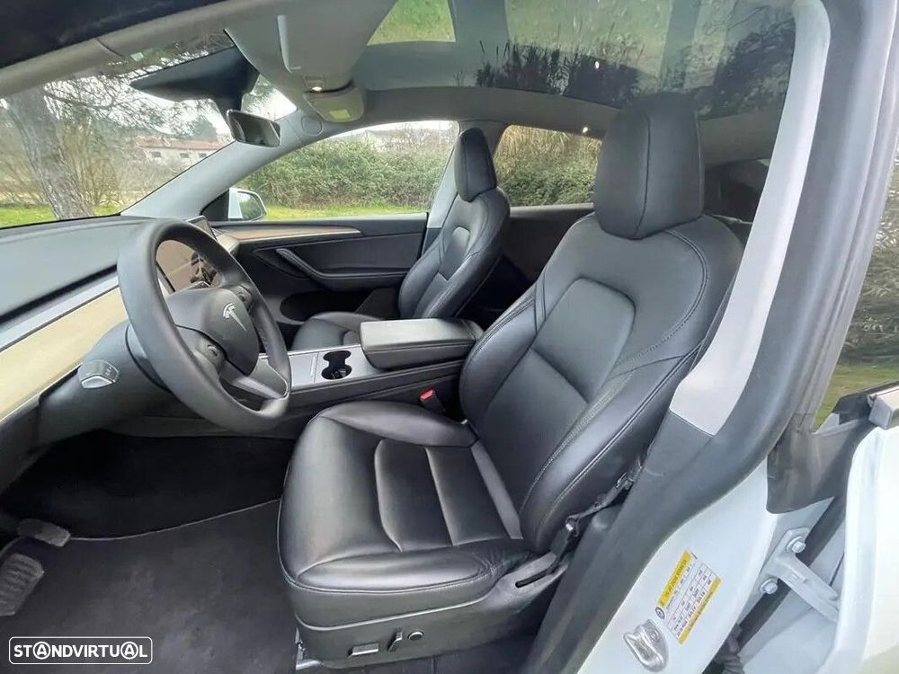 Tesla Model Y - 11