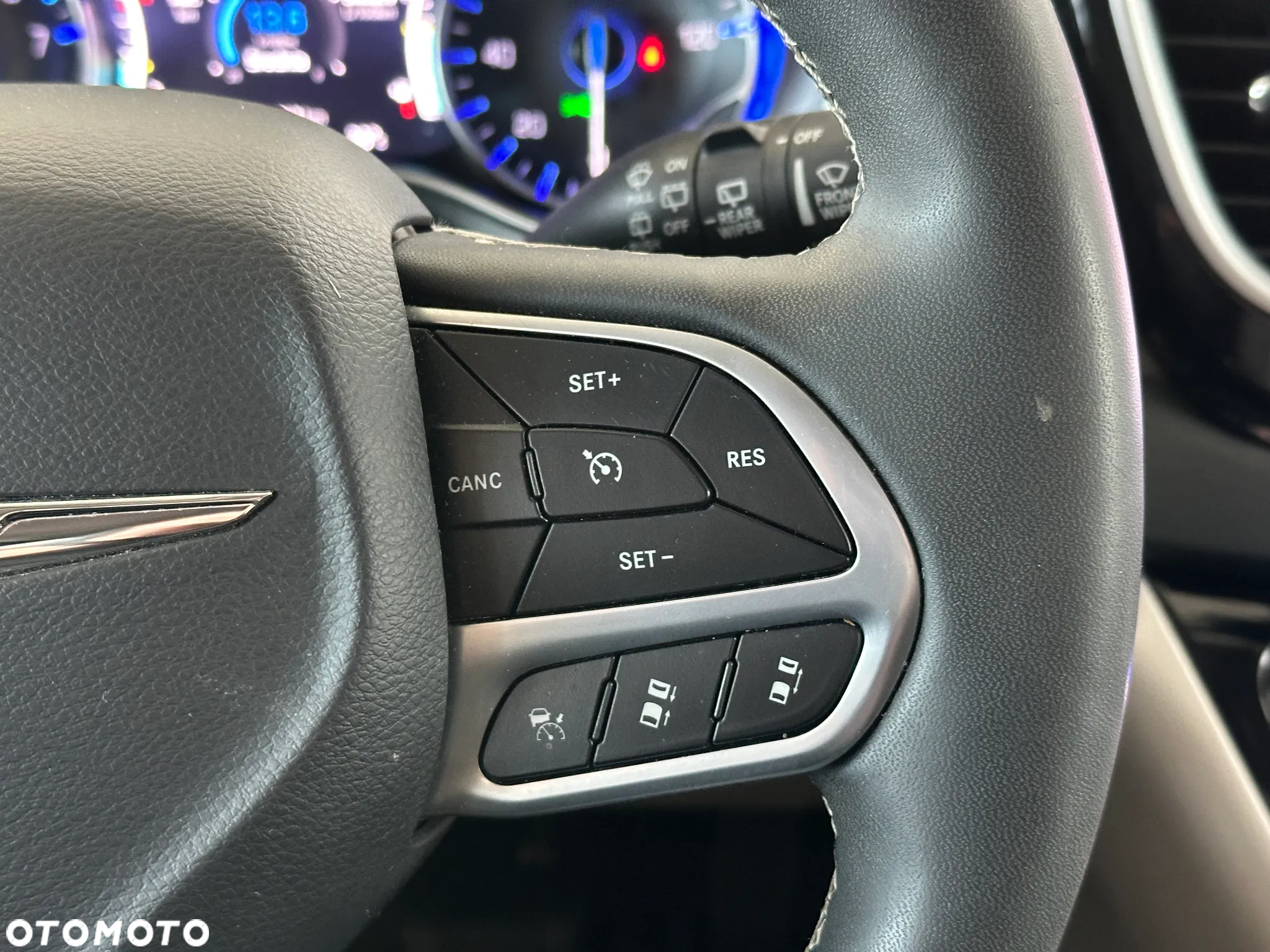 Chrysler Pacifica - 17