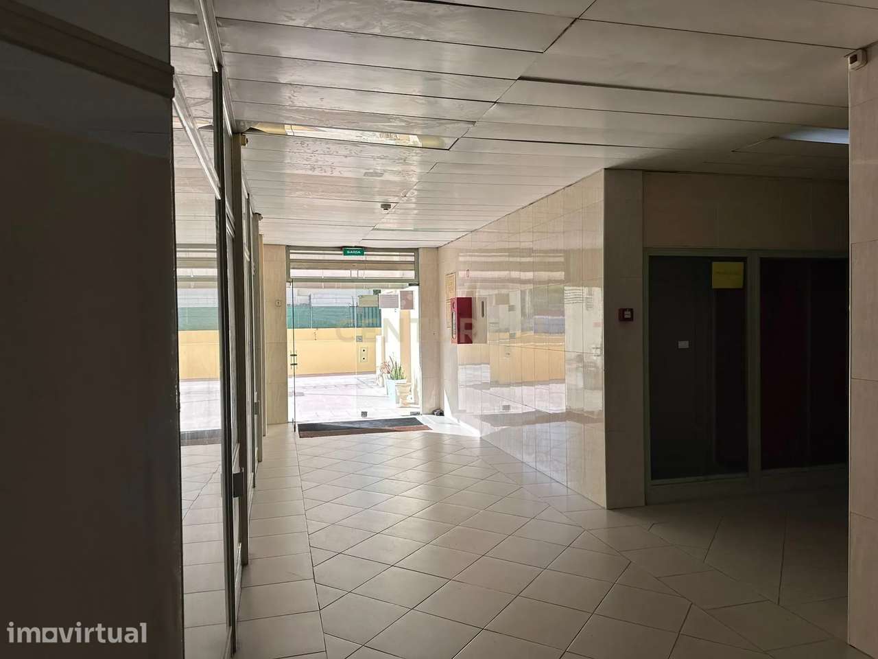 Arrendamento loja com 10 m² - C.C. Flamingos - Stº António Cavaleiros - Grande imagem: 2/8
