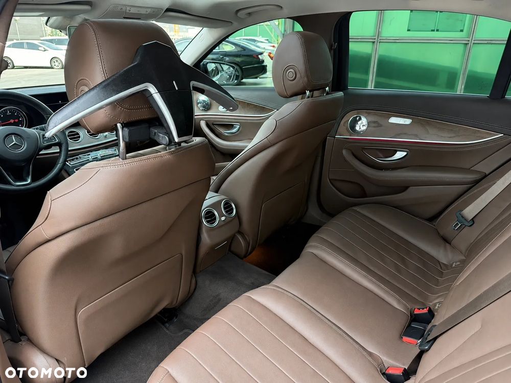 Mercedes-Benz Klasa E 220 d 4Matic 9G-TRONIC Exclusive - 14