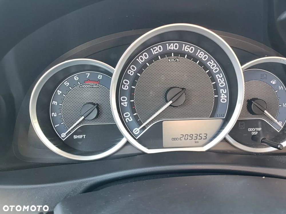 Toyota Auris 1.6 Prestige - 25