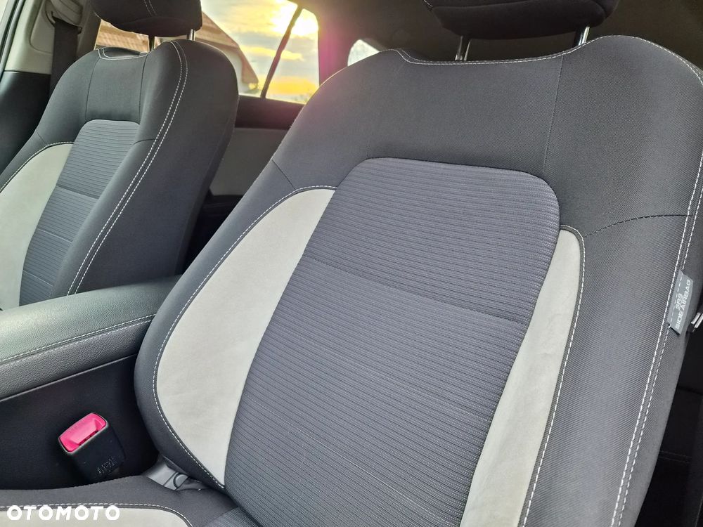 Toyota Avensis 1.8 Sol plus NAVI - 33