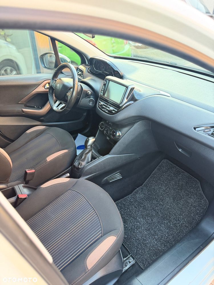 Peugeot 208 82 VTI Allure - 11