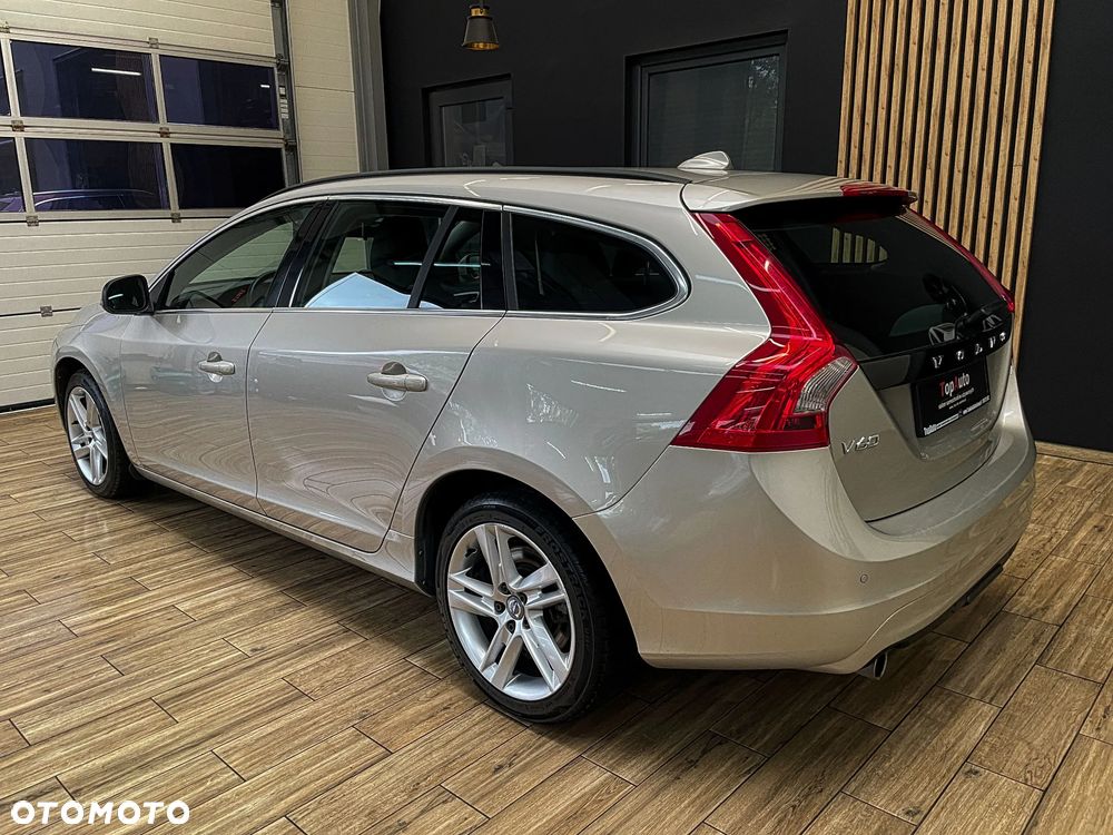 Volvo V60 D2 Momentum - 11
