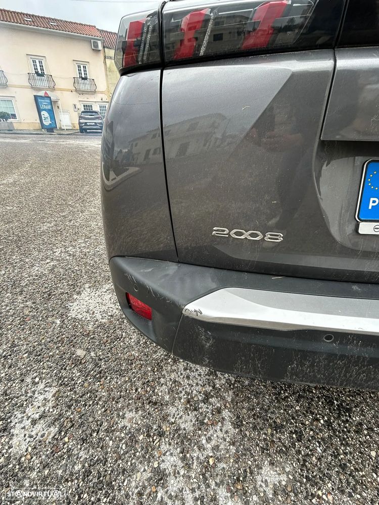 Peugeot 2008 - 8