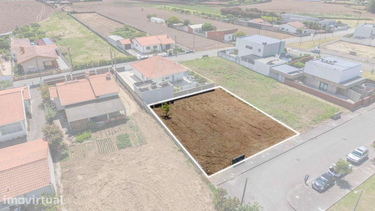 Oportunidade Única em Ovar: Espaço Versátil e Acessível - Grande imagem: 4/13
