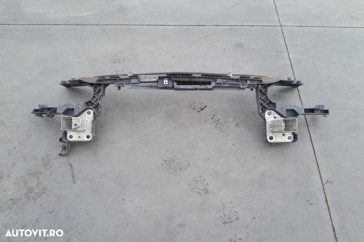 Trager / Calandru 8200137495 8200137495 Renault Megane 2 [2002 - 2006 - 1