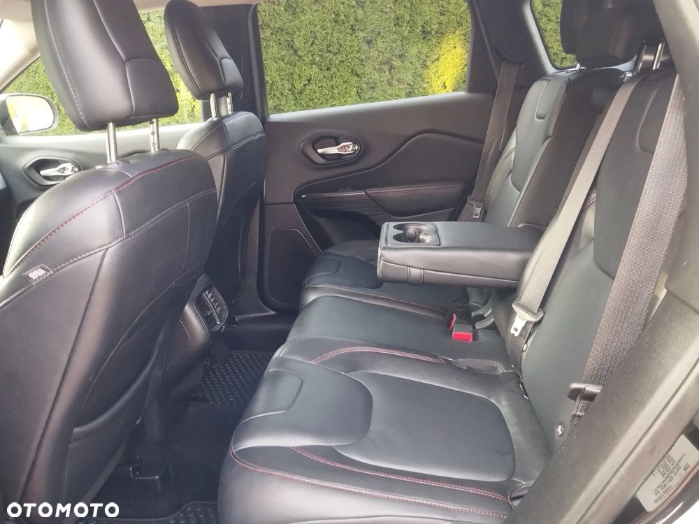 Jeep Cherokee - 26