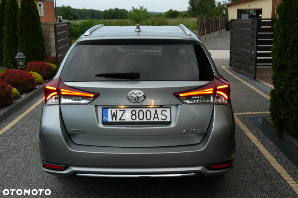 Toyota Auris 1.6 D-4D Design Edition - 8
