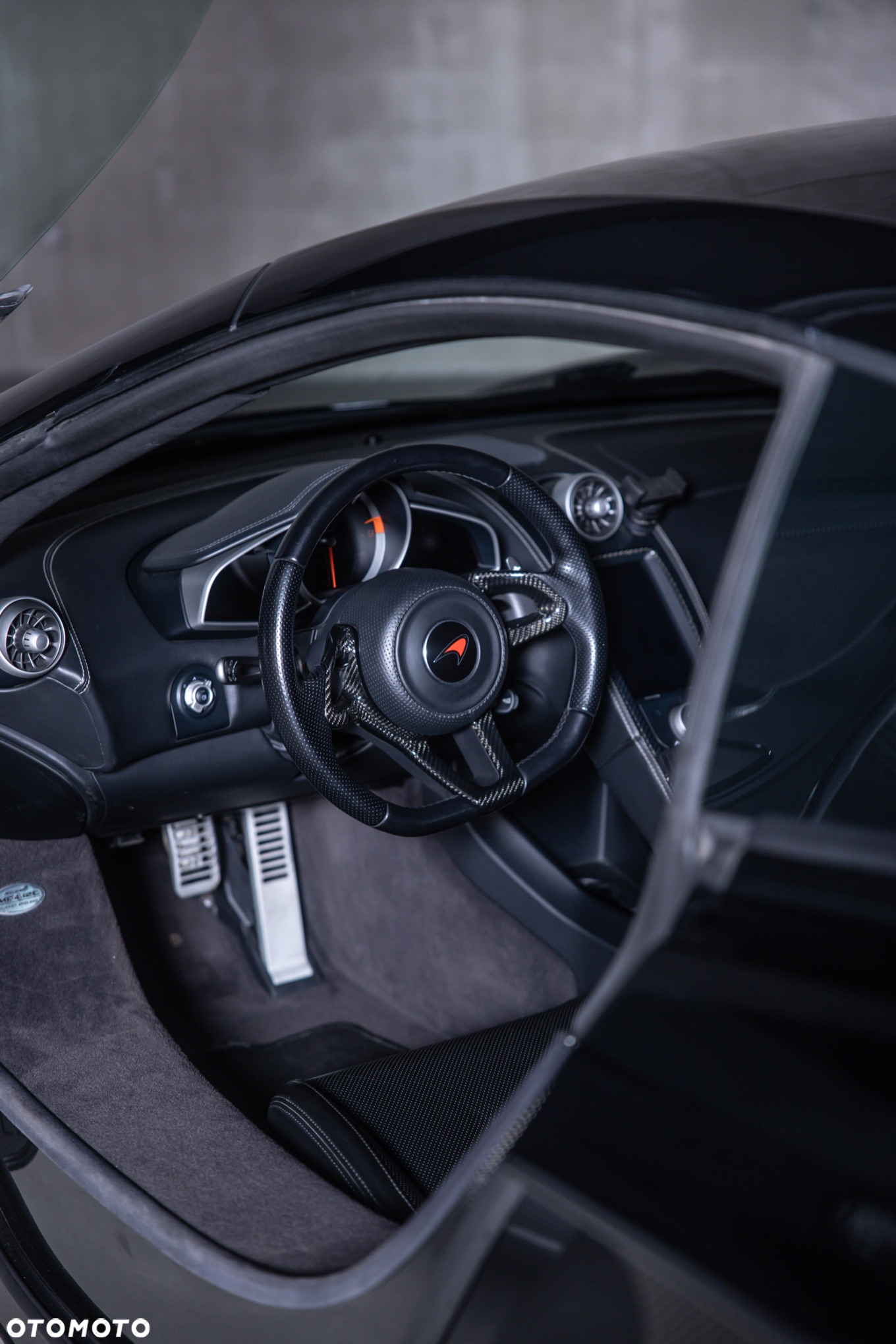 McLaren MP4-12C Coupe - 5