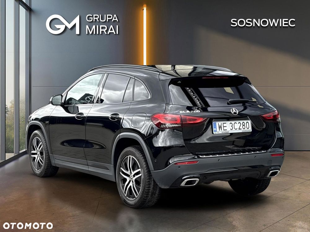 Mercedes-Benz GLA 200 - 3