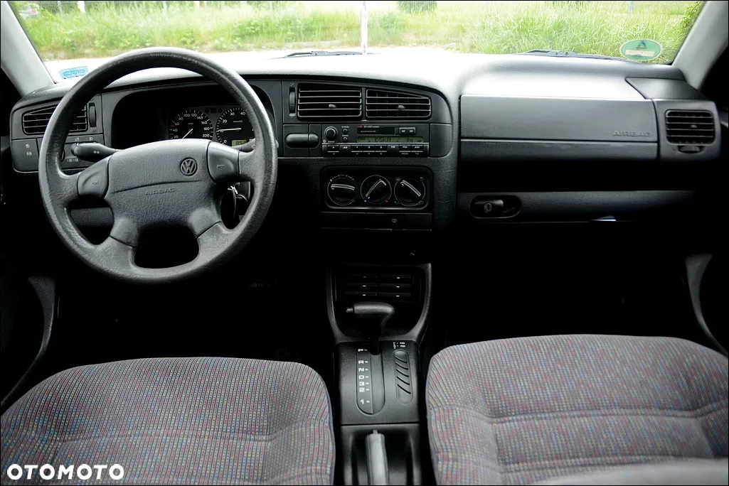 Volkswagen Vento - 22