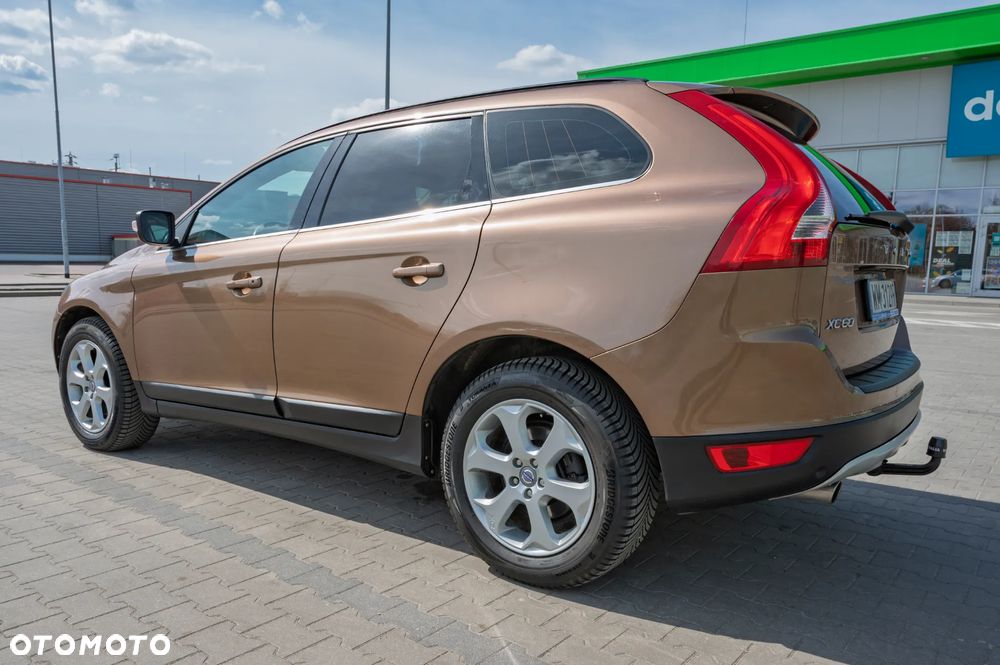 Volvo XC 60 D4 AWD Momentum - 6