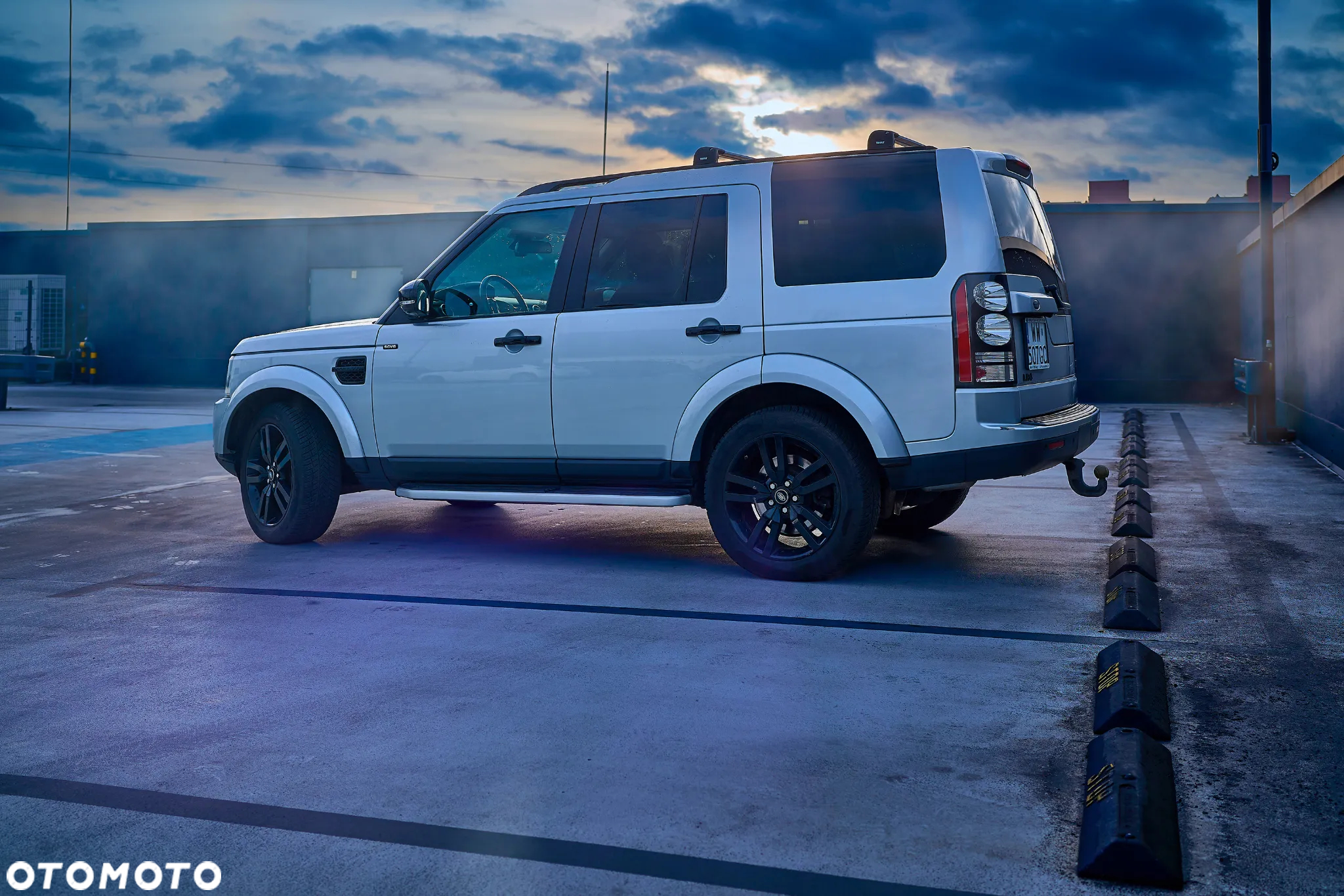 Land Rover Discovery IV 3.0 V6 SC HSE