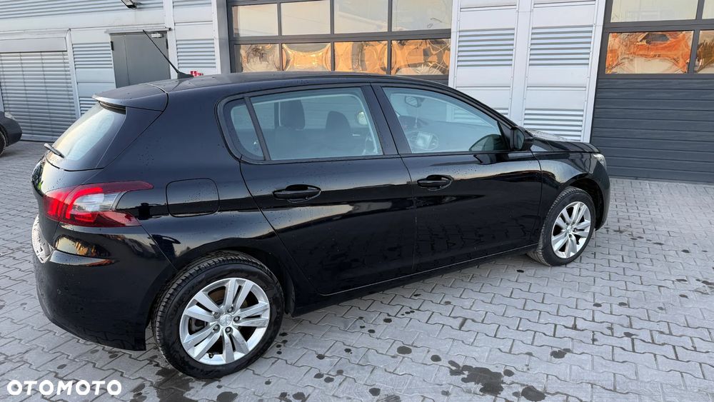 Peugeot 308 - 8