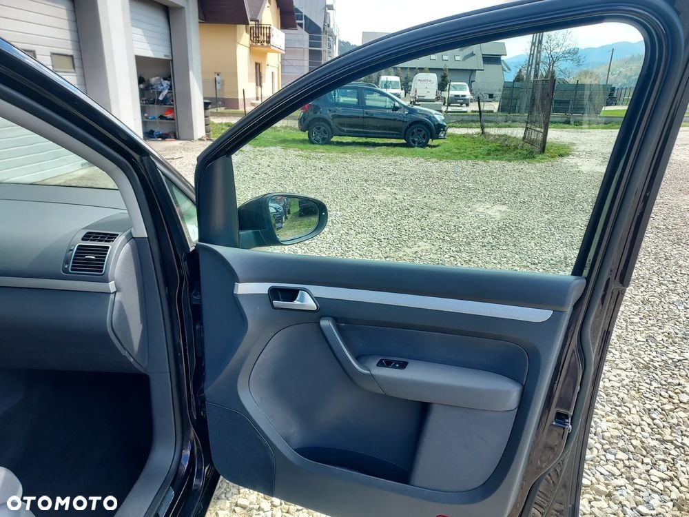 Volkswagen Touran 1.6 TDI DPF BlueMotion Technology Highline - 20