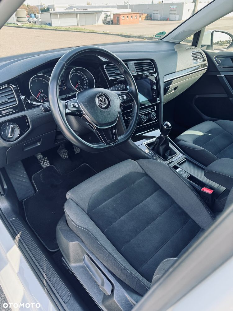 Volkswagen Golf - 11