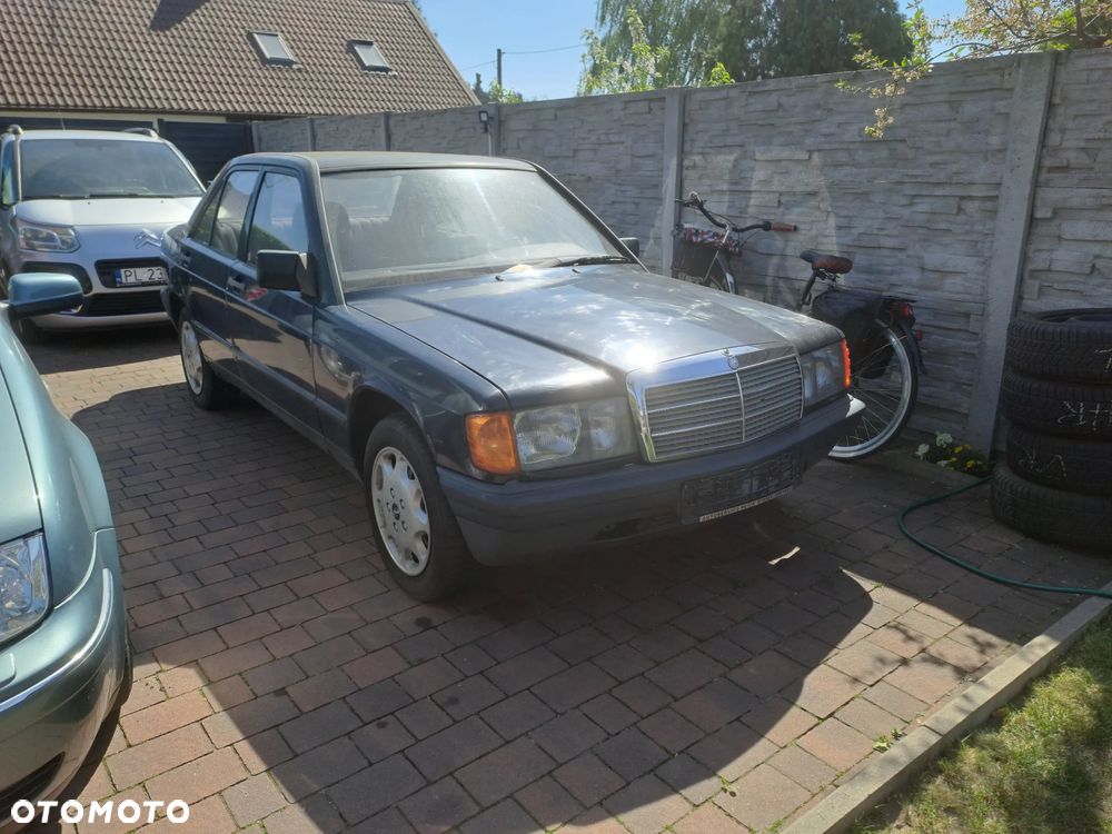 Mercedes-Benz W201 (190) - 1