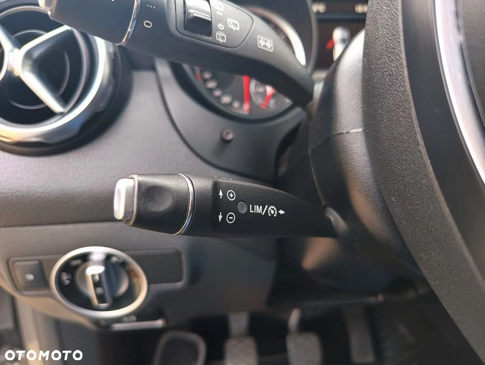 Mercedes-Benz GLA 200 Urban - 24