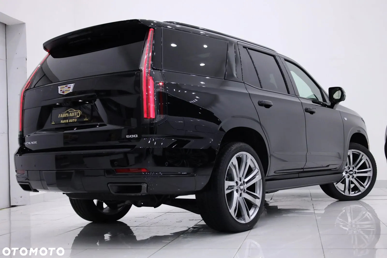 Cadillac Escalade - 7