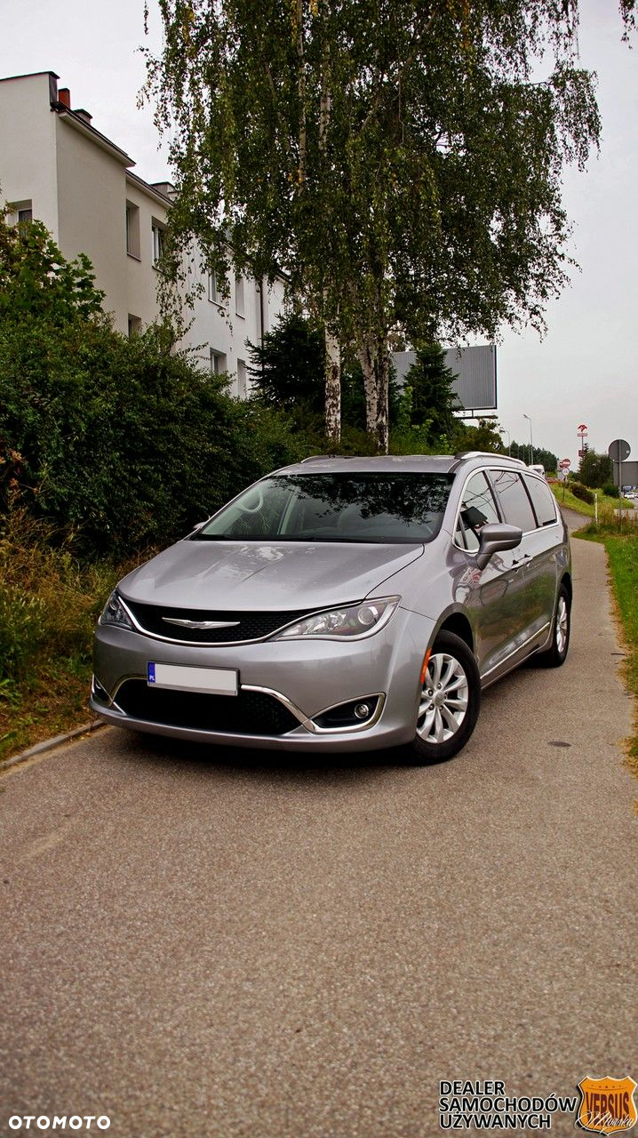 Chrysler Pacifica - 39