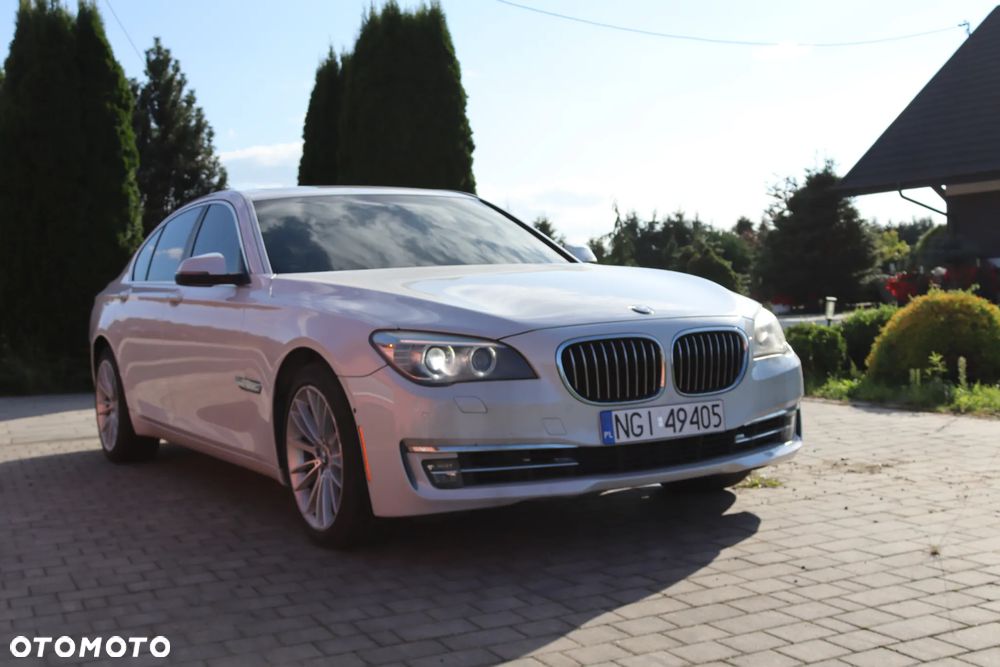 BMW Seria 7 750i - 1