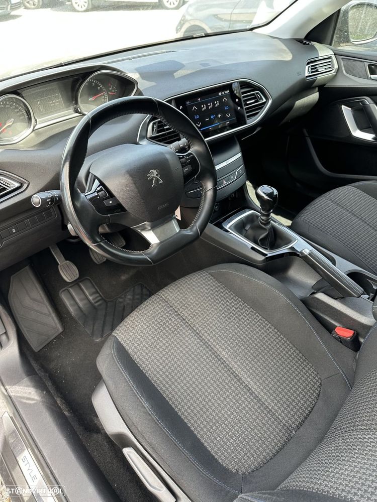 Peugeot 308 - 6