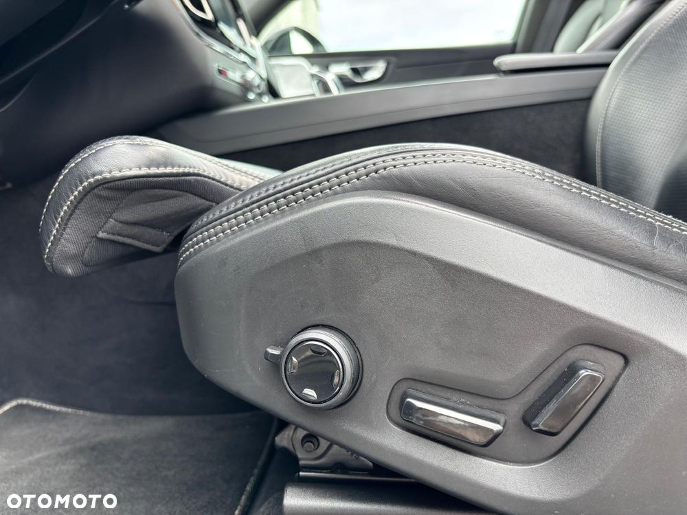 Volvo XC 60 T8 AWD Plug-In Hybrid R-Design - 23